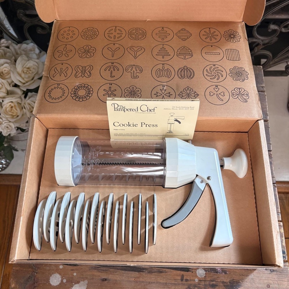 Pampered Chef Cookie Press Set Complete 16 Discs Recipe Book Box Never Used